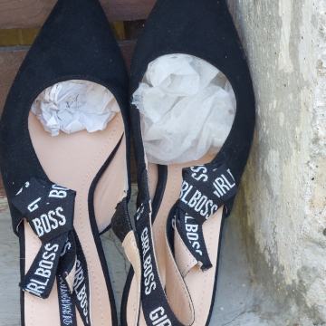 PRODAJEM ZENSKE CIPELE