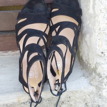 PRODAJEM ZENSKE CIPELE