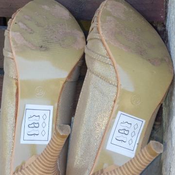 PRODAJEM ZENSKE CIPELE