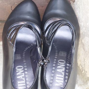 PRODAJEM ZENSKE CIPELE