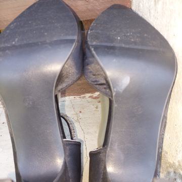 PRODAJEM ZENSKE CIPELE