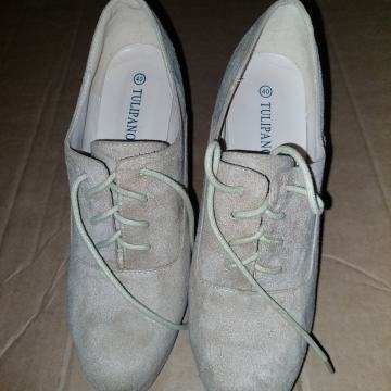 Prodajem zenske cipele