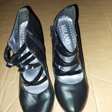 Prodajem zenske cipele