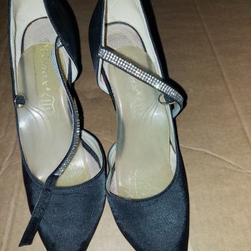 Prodajem zenske cipele