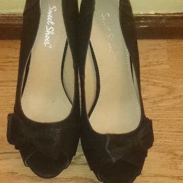 Prodajem ženske cipele