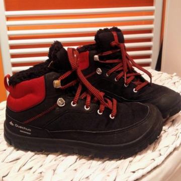 Quechua br.38 vodootporne  postavljene gležnjače kvalitetne