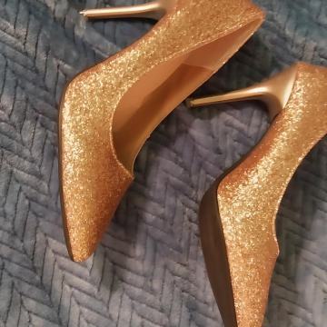 razne salonke , sve novo br.36 od 5 do 8 eura