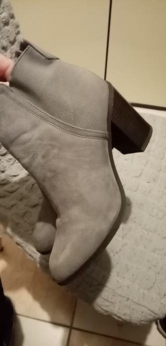 Reserved br 37 nove, elegantne gležnjače kožne