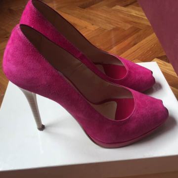 Salonke brušena koža, boja fuksije, broj 37 prodajem