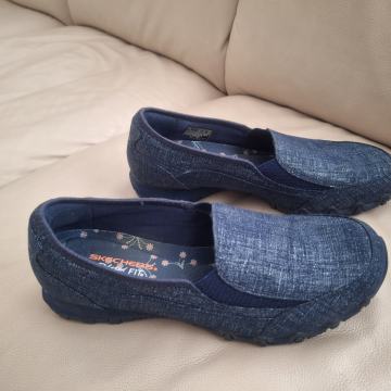 Skechers cipele br 40