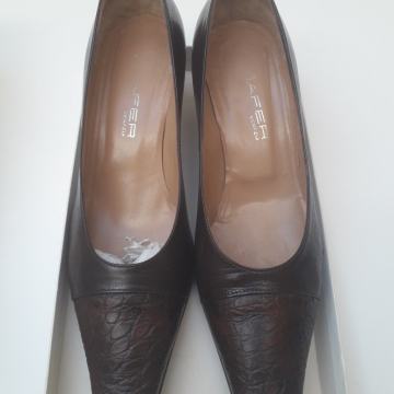 Smeđe kožne cipele na petu 39