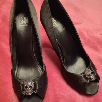 smh shoes unlimited crne štikle sa kosturom