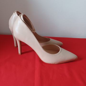 Štikle bež, broj 45