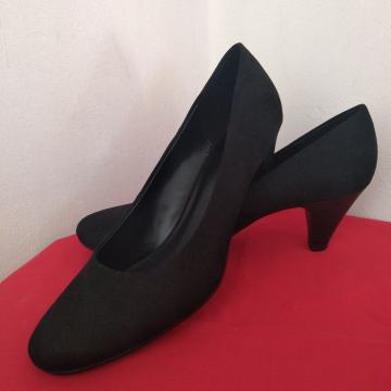 Štikle crne, broj 44