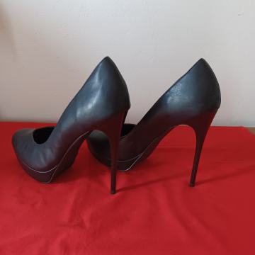 Štikle crne sa platformom, broj 45