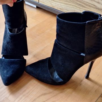 Stikle gleznjace br 39