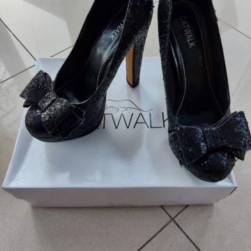 Štikle na platformu, broj 37, crne