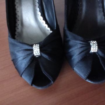 Svečane, crne, cipele otvorene na prstima 37