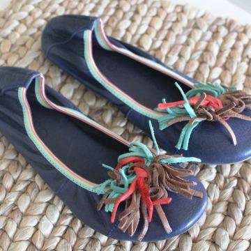 Tamno plave kožne balerinke s resicama