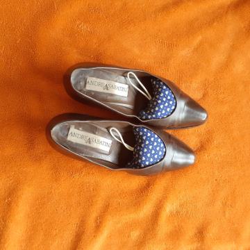 TAMNOSMEĐE KOŽNE SALONKE, 39