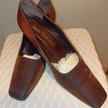 VINTAGE ŽENSKE CIPELE 37,5 SMEĐE SVJETLUCAVE BLOK PETA ČETVRTASTI VRH