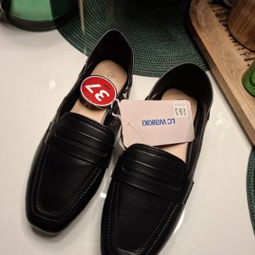 WAIKIKI RAVNE CIPELE BR. 37 - NOVO S ETIKETOM