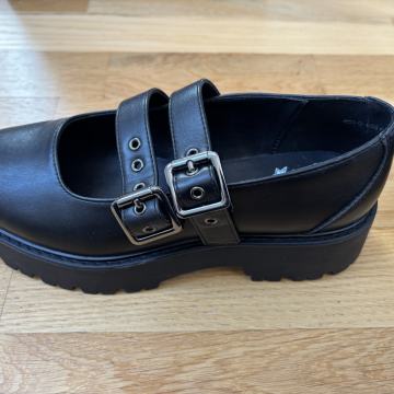 Wednesday Mary Jane Loaferice