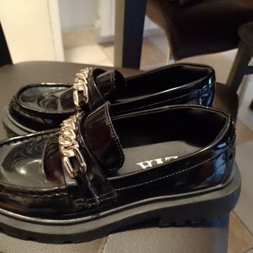 Zara br.36 nove kožne udobne lakirane cipele