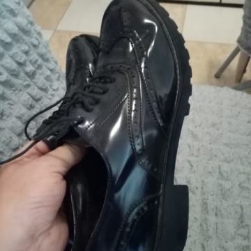Zara br.41 kožne udobne elegantne lakirane cipele
