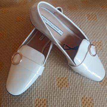 NOVE ZARA ŽENSKE CIPELE 40 RAVNE LAKIRANE loaferice kopča