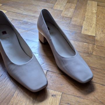 Ženske bež cipele na petu, br 37 - Kao Nove!