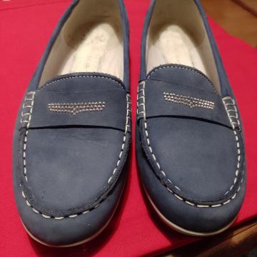 Zenske cipale. Broj 40.