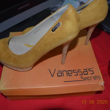 Ženske cipele bedž boje broj 40 nove