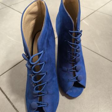 Nove ženske cipele br.38 upcollection