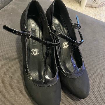 Ženske cipele Bugatti