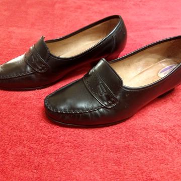 Ženske cipele, kožne, s petom, broj 39-40