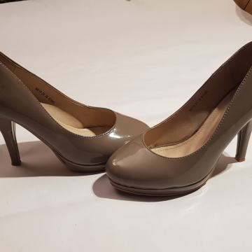 Ženske cipele lakirane