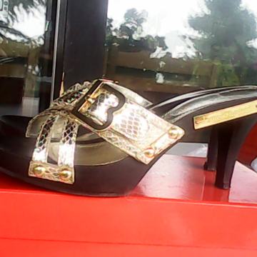 zenske cipele natikace sandale laura biagiotti broj 36 novo !!!