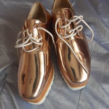 Nove ženske cipele - oksfordice