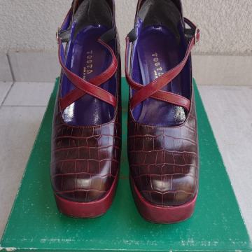 Ženske cipele na petu, br. 39