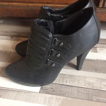Ženske cipele na petu br 40