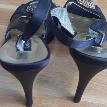 Ženske cipele s potpeticom