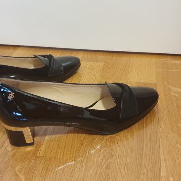 Ženske cipele, nove