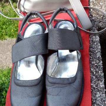 ženske cipele i torbica