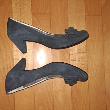 Ženske cipele Vera Pelle prodajem