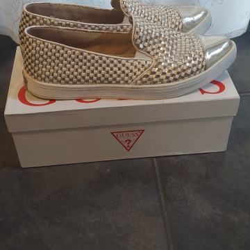 Ženske GUESS salonke vel.41