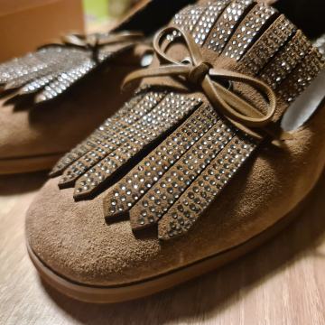 Ženske kožne cipele