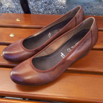 Ženske kožne cipele Tamaris vel.38 **Novo**