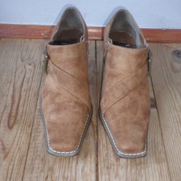 ŽENSKE LAGANE KOŽNE CIPELE 38