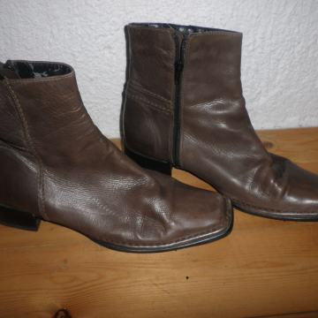 ŽENSKE LAGANE KOŽNE CIPELE 40